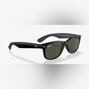 Black Ray-Ban Wayfarer